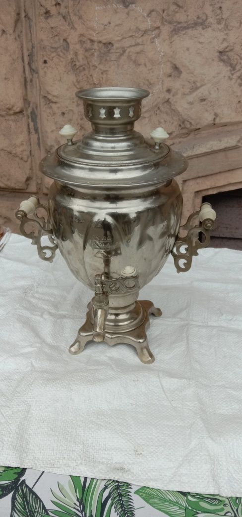 Латунный,хромированный ,эл.самовар,2 кват.