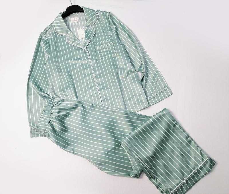 Пижамный комплект из атласа в зеленую полоску рубашка и брюки