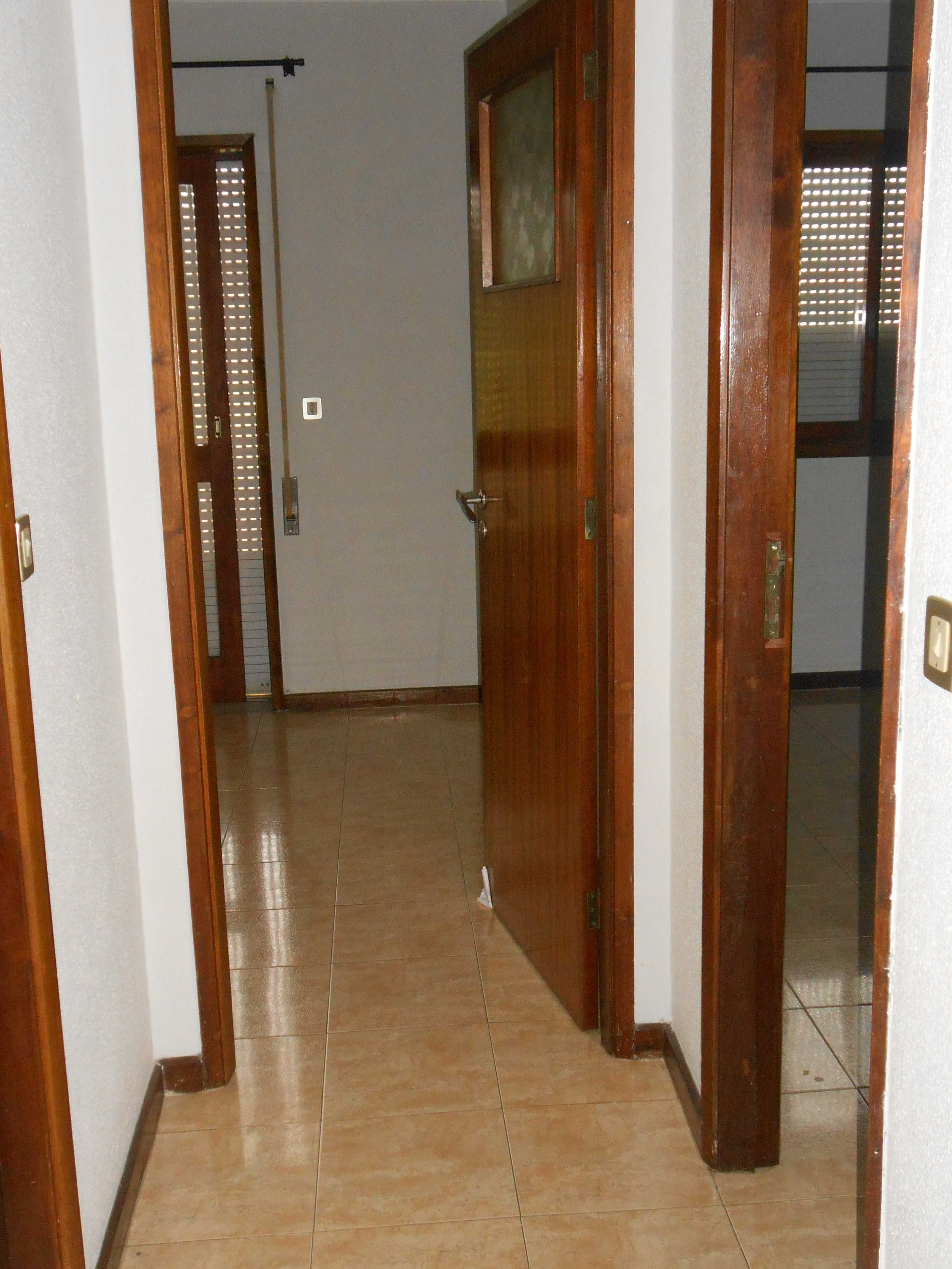 Aluga-se andar moradia T2 Baguim do Monte