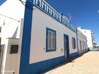 Moradia tradicional, 184 m2, em primeira linha de Santa Luzia.