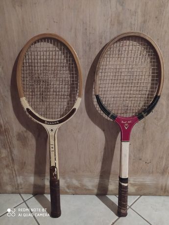 Dwie stare rakiety do tenisa ziemnego