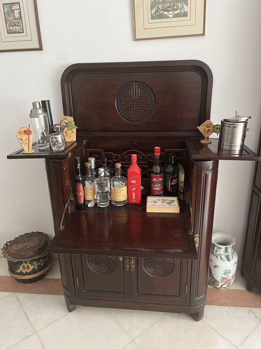 Bar Móvel em Madeira Maciça