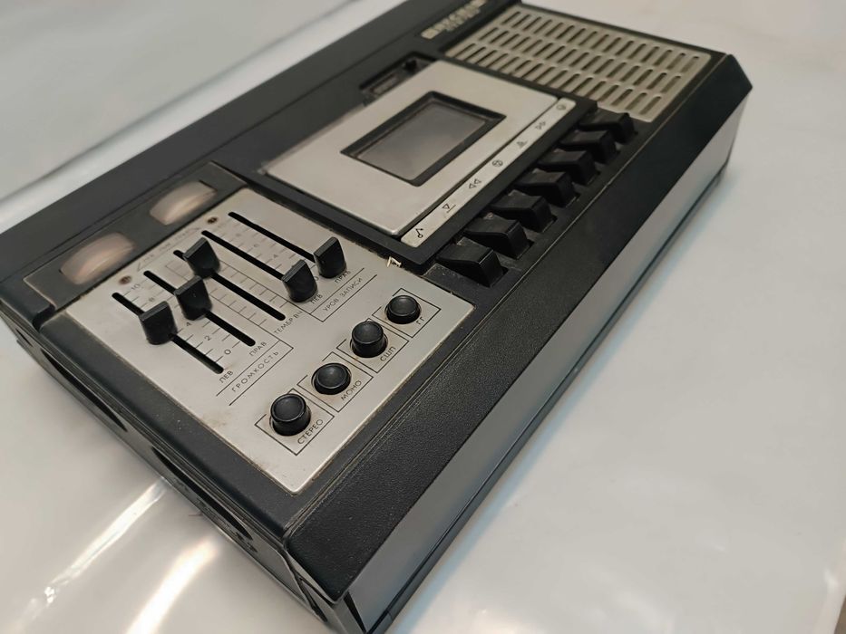 Магнитофон кассетный Весна 2111