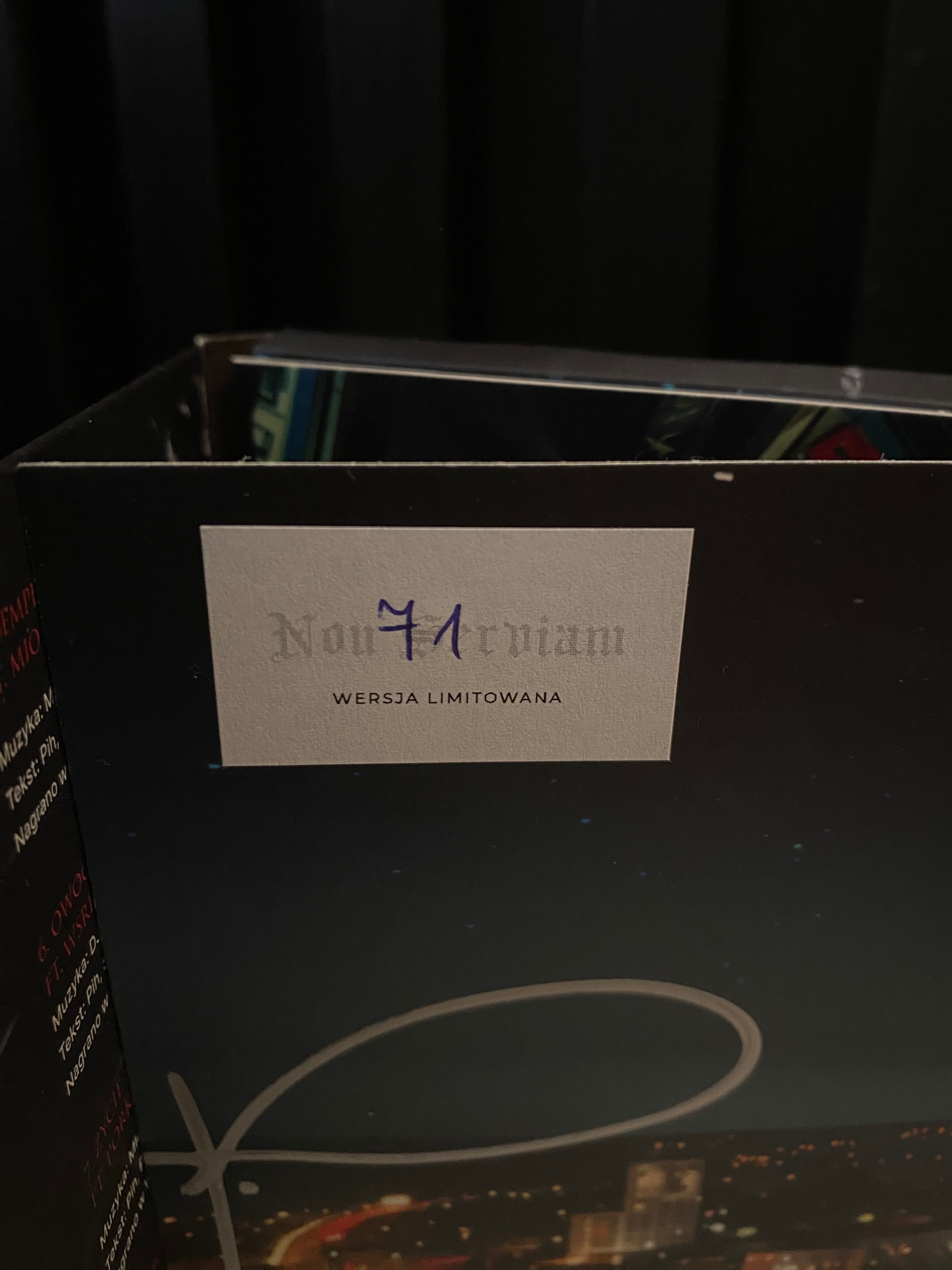 Pih Non Serviam II 2 płyta preorder naklejki plakat
