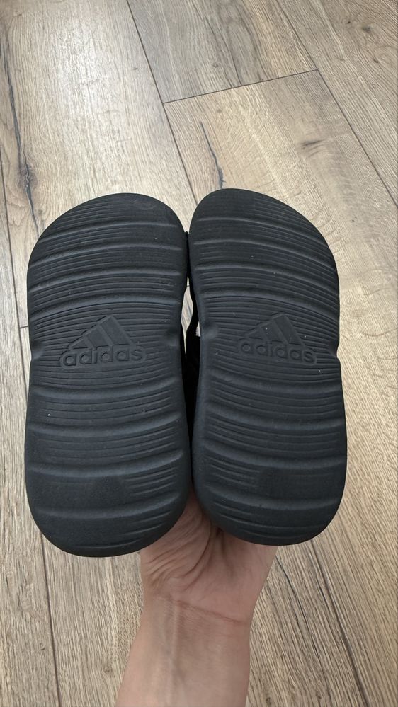Босоніжки Adidas 26 розмір 15,5 см устілка