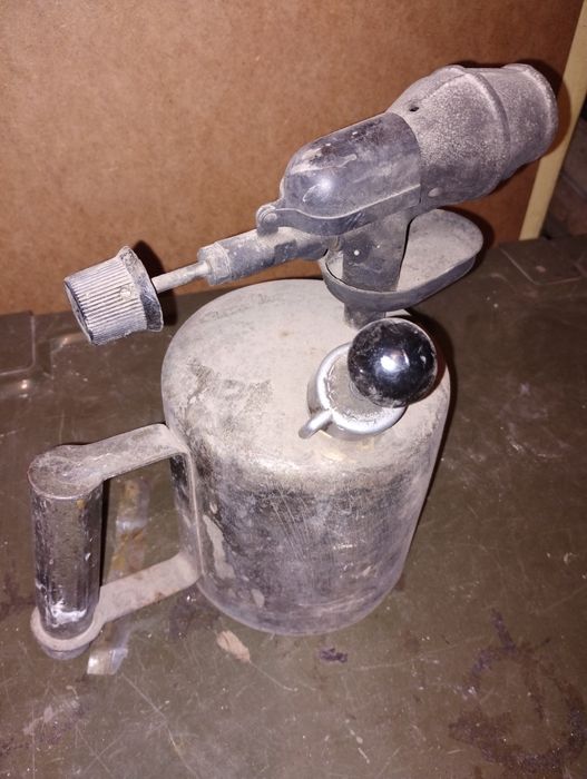 Паяльна лампа на бензині