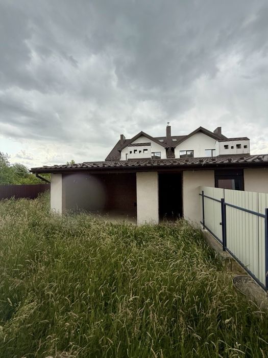 Продаж котеджу з початковим ремонтом в Зимній Воді