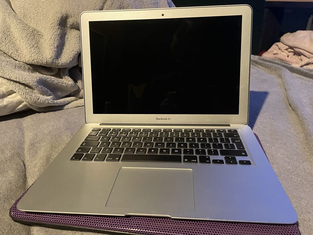 Apple MacBook Air A1466 13’ 1,8 GHz i5 8GB 128gb 1,5gb Graphics