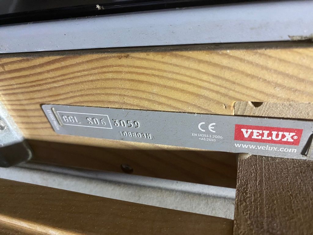 Janela Velux com cortina