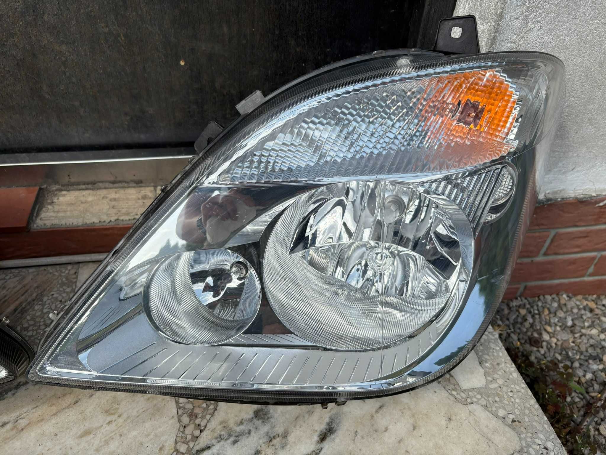 Lampa lampy przód Mercedes sprinter 906 przed liftem