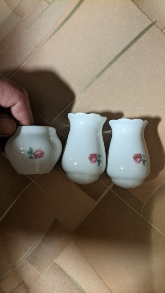 Продам фарфоровые солонки,и горчичницы,Ссср