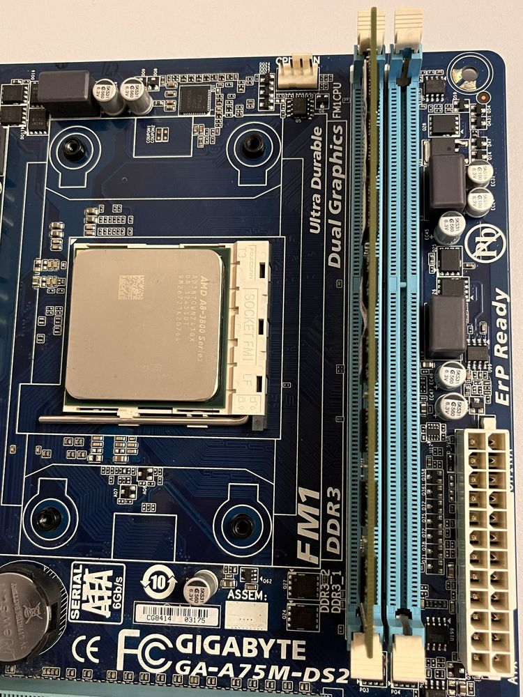 Мат плата GIGABYTE GA-A75M-DS2 + процесор AMD A8-3800 Series ОЗУ 4gb
