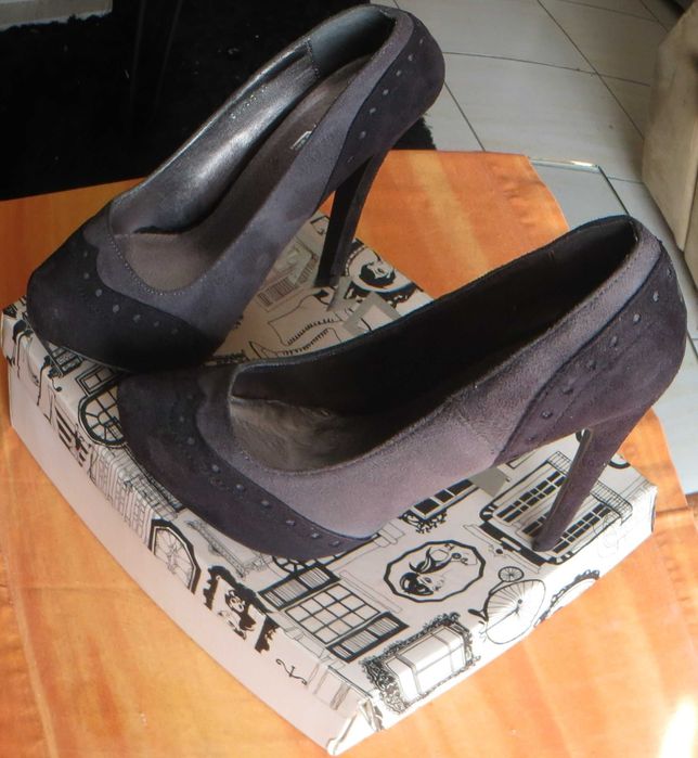 Sapatos Camurça Preto e Cinzento, Salto Alto - Nº 37