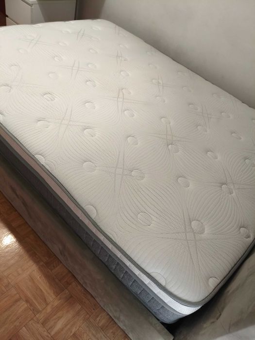 Vendo cama + estrado elevatório + colchão