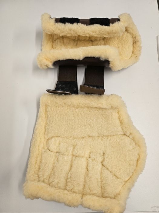 Caneleiras para cavalo