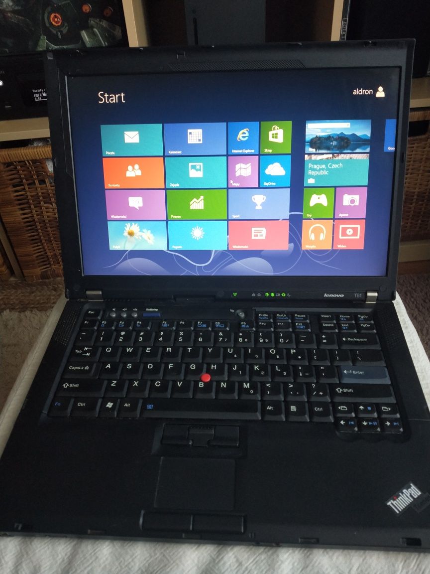 Lenovo ThinkPad T61 Intel Core 2 Duo T7300

2GB RAM 
Napęd DVD 
HDD 80