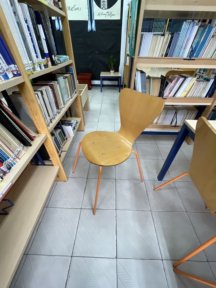 Cadeira de biblioteca