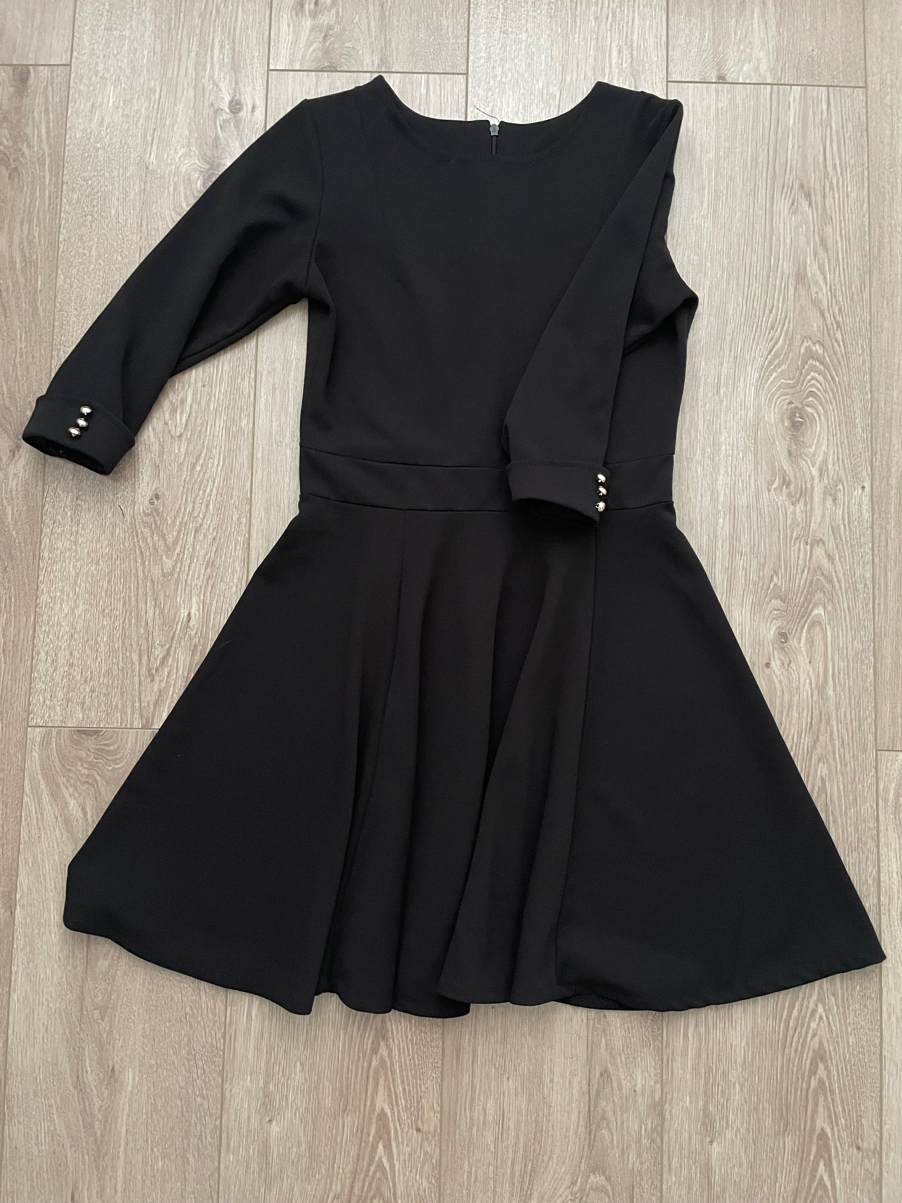 Sukienka czarna elegancka i do biura