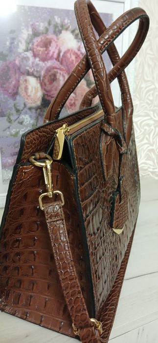 Сумка жіноча , коричневий колір .