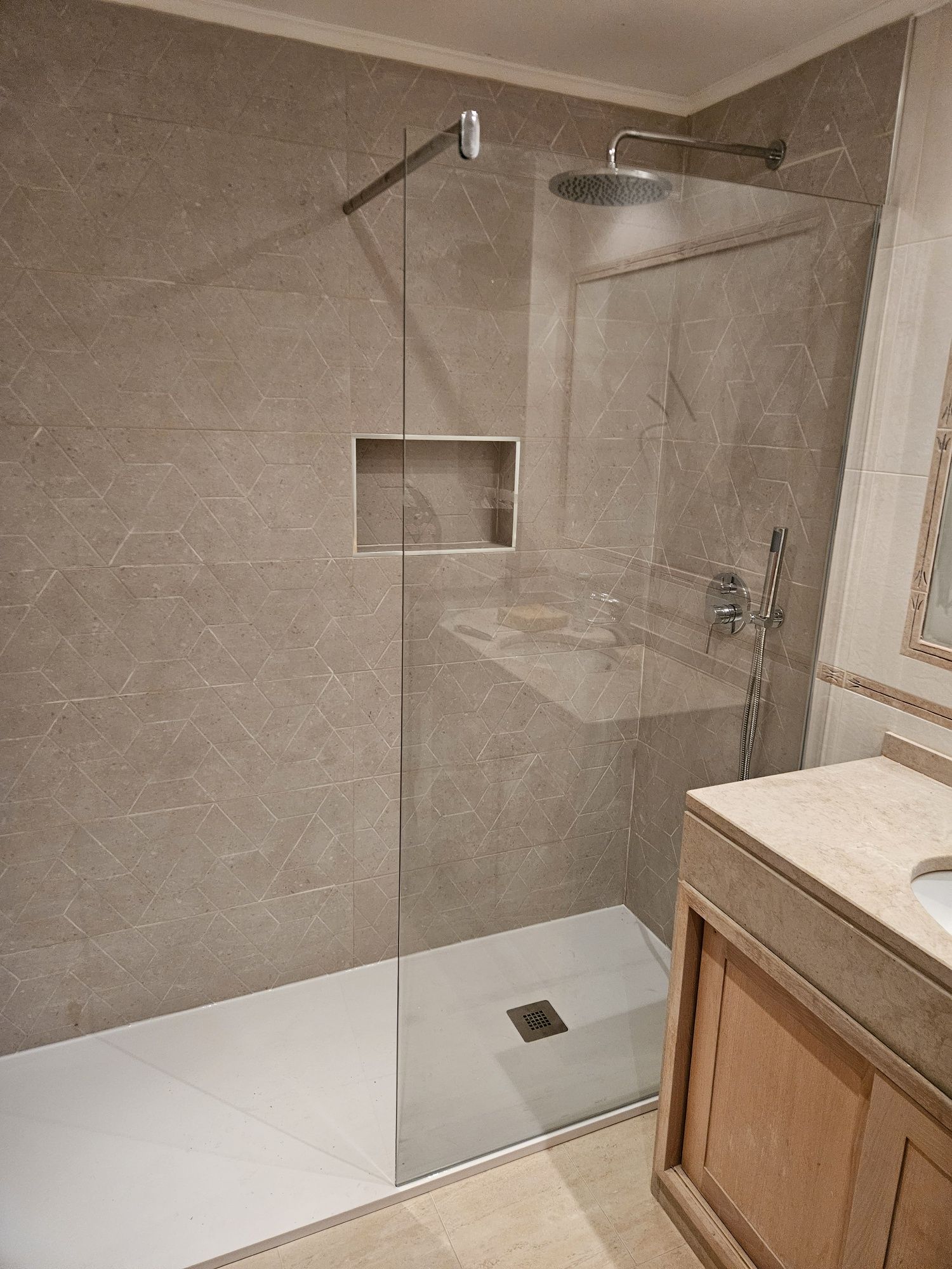 Fazemos todos os tipos de Remodelacoes e trabalhos rapidos