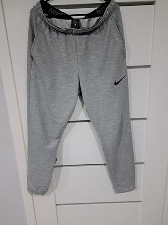 Dresy szare Nike