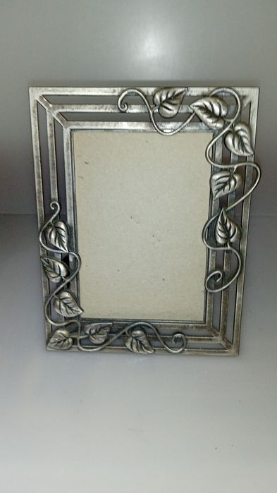 Moldura Vintage Folhas Ornamentadas Estanho