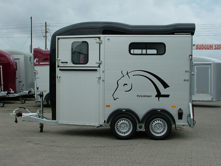 Przyczepa dla 2 koni z przednim wyjściem aluminiowa