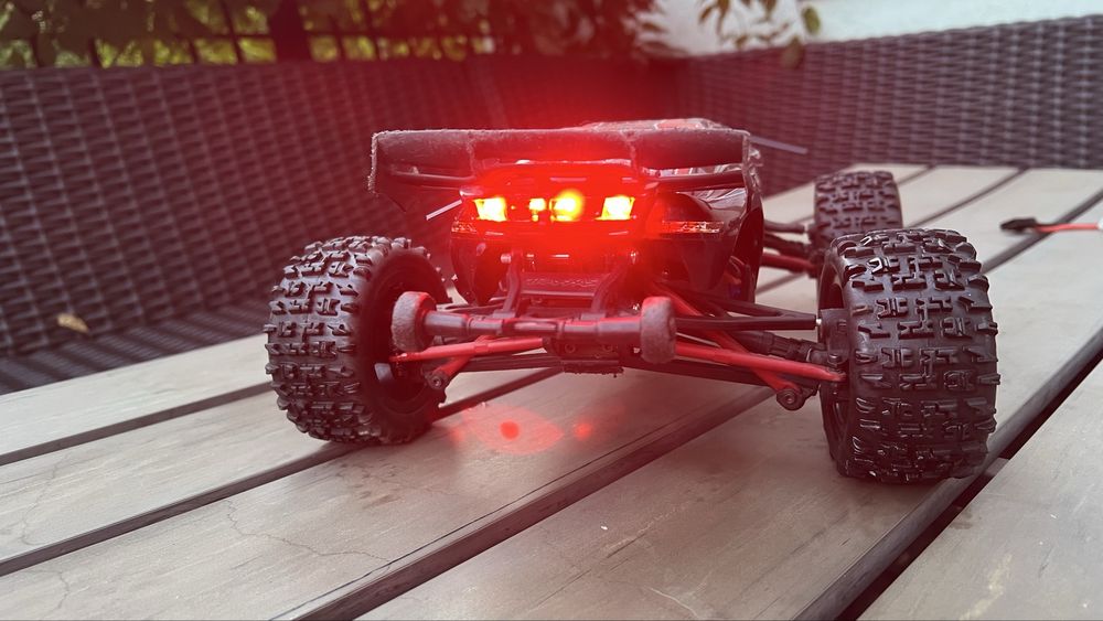 Traxxas E Revo VXL 4x4 Savox Lipo Wheele LED