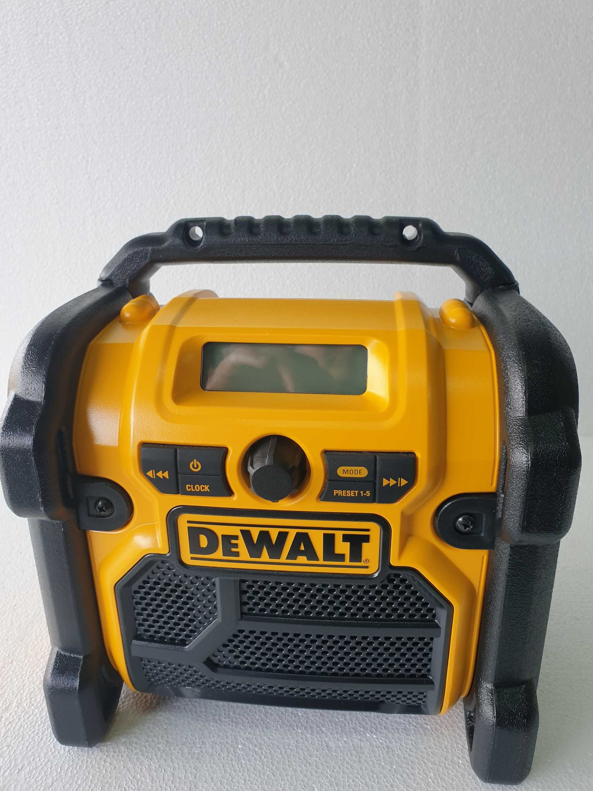 Радио аккумуляторное DeWalt DCR019