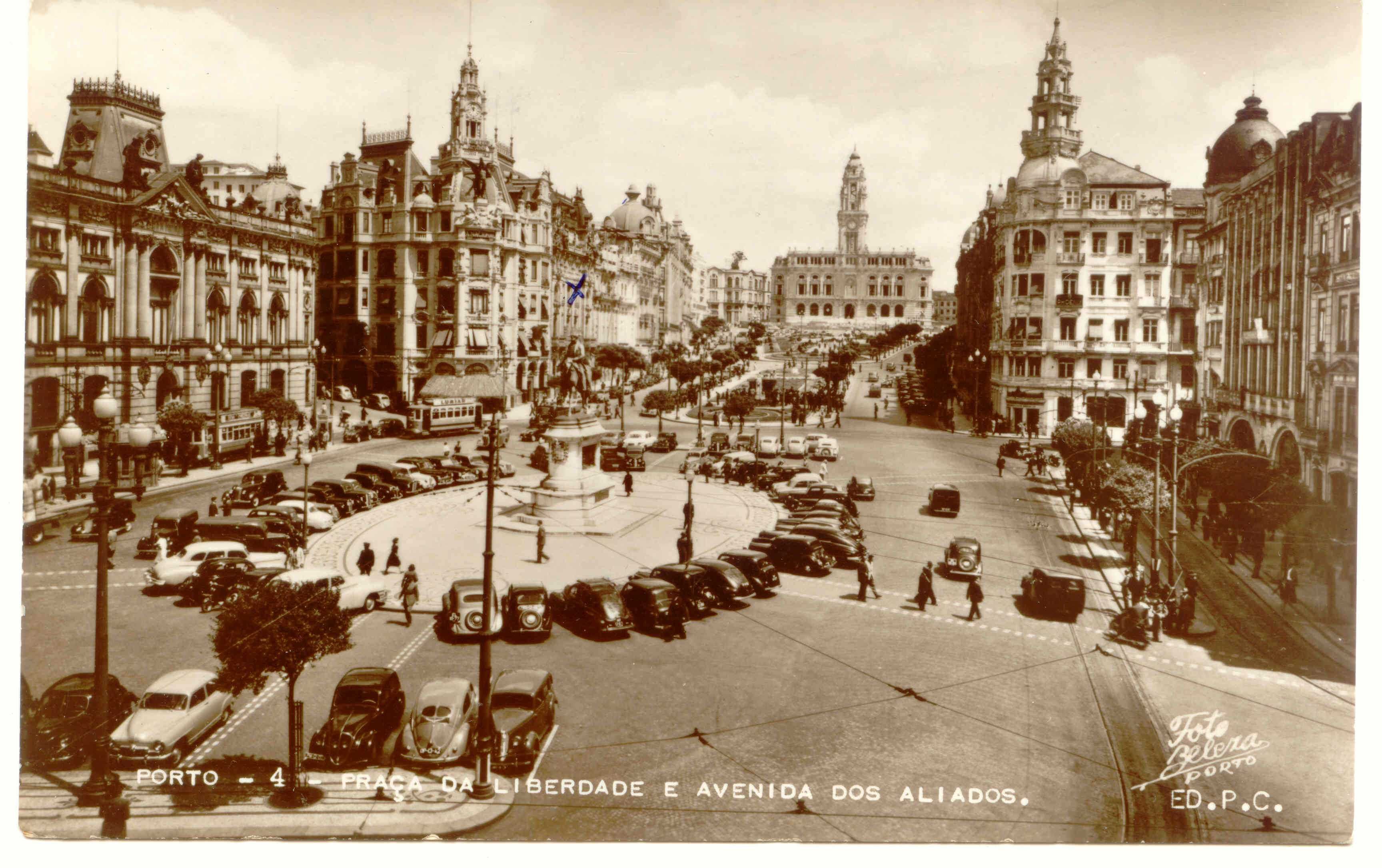 Postal Praça da Liberdade e Avenida dos Aliados 1954