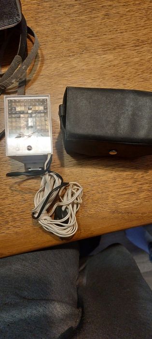 Stary aparat fotograficzny z lampa