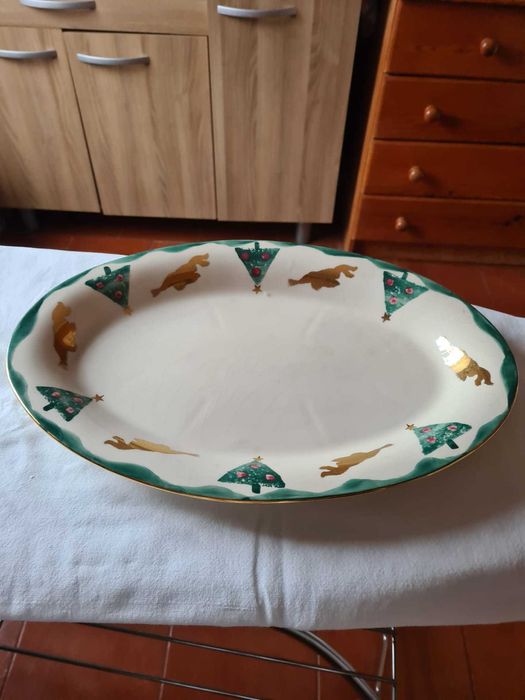 Serviço de jantar pintado a mão CLASSIC CHRITMAS  com 31 peças