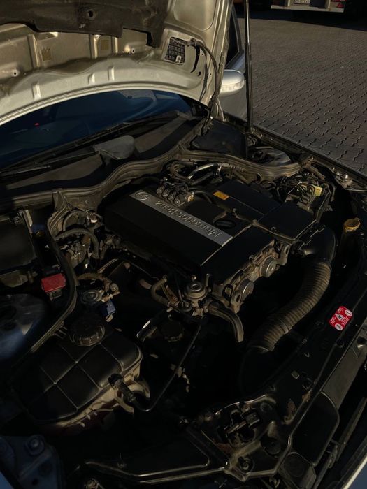 Mercedes c 180.