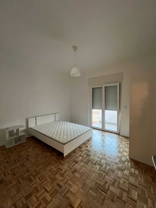 Arrenda-se apartamento T4 Laranjeiro