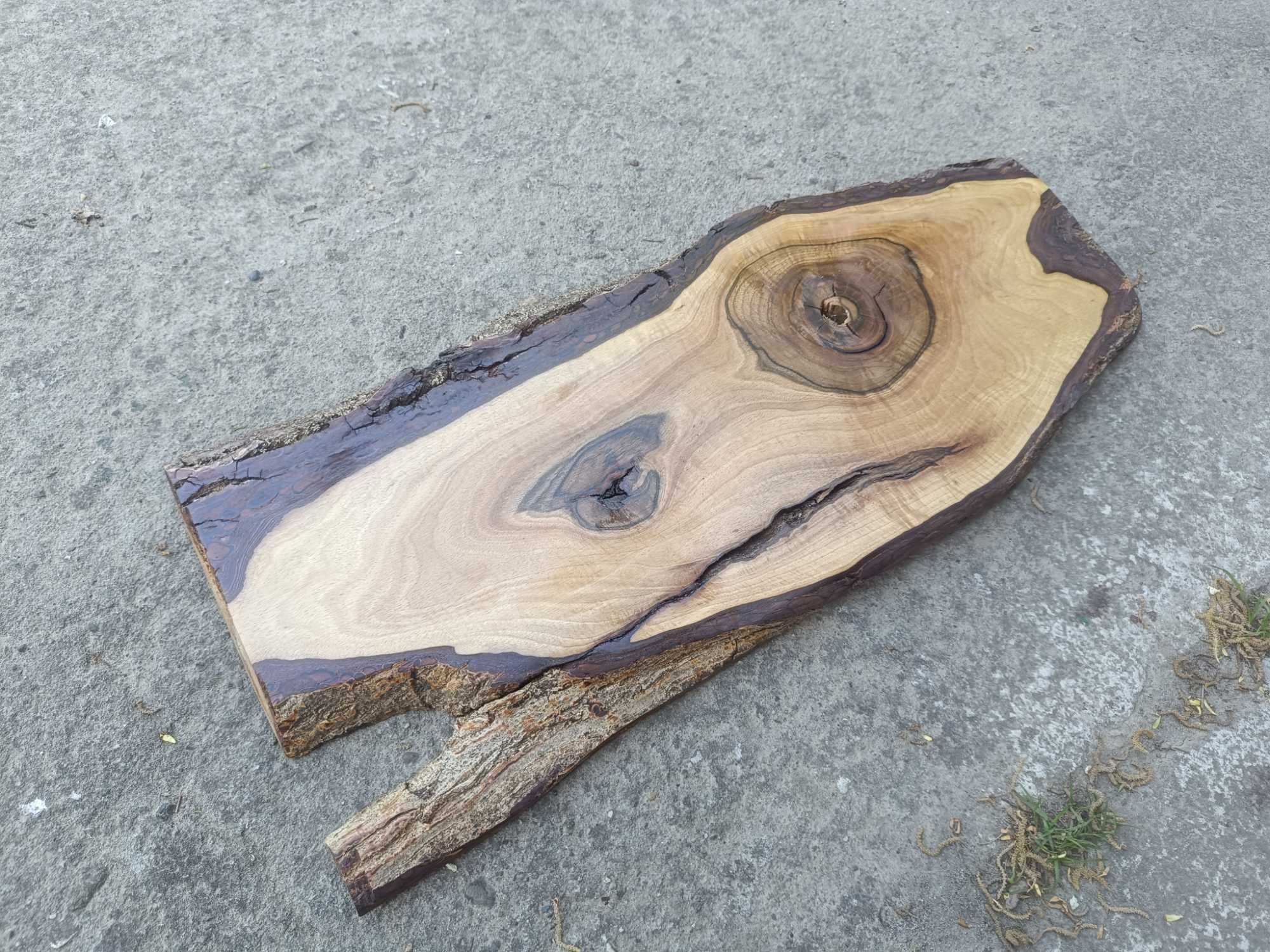 Deska dekoracyjna orzech włoski 85x30 Live Edge