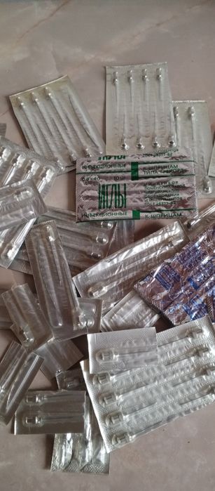 Голки шприци шпателі скальпелі багато разові