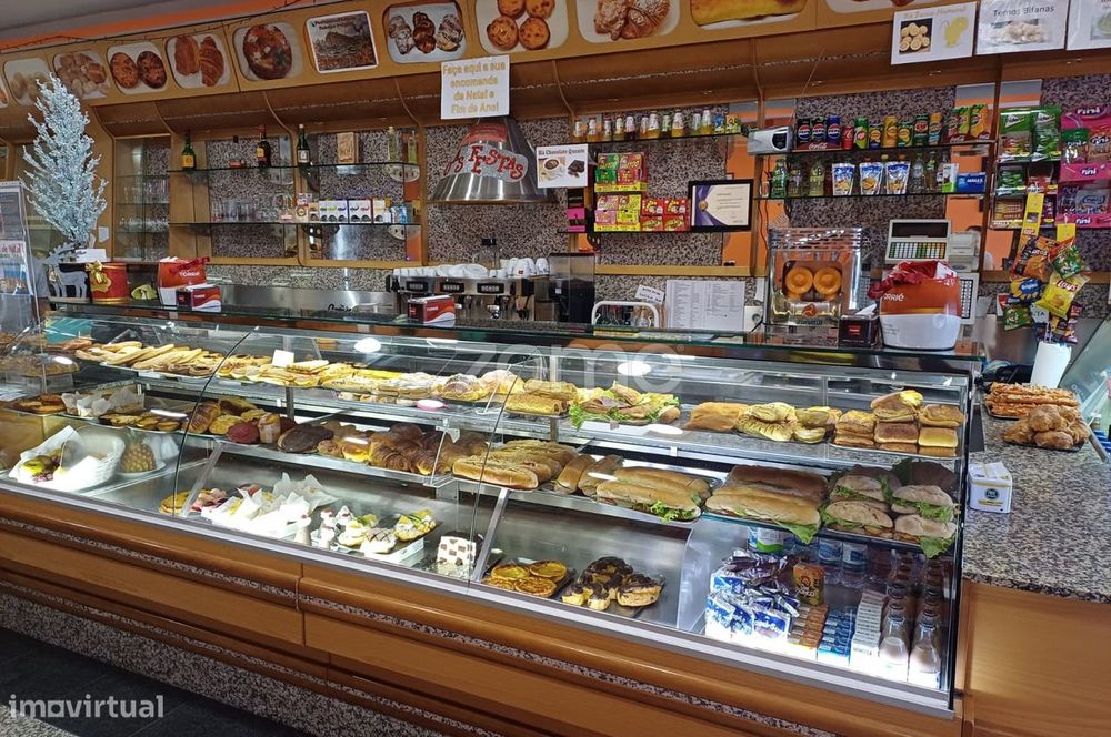 Excelente Oportunidade Pastelaria Fabrico Próprio em Rio de Mouro