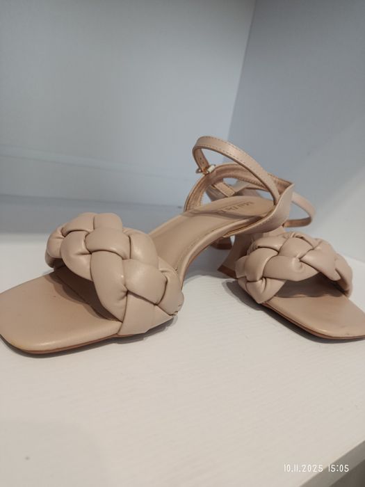 Босоніжки шкіряні