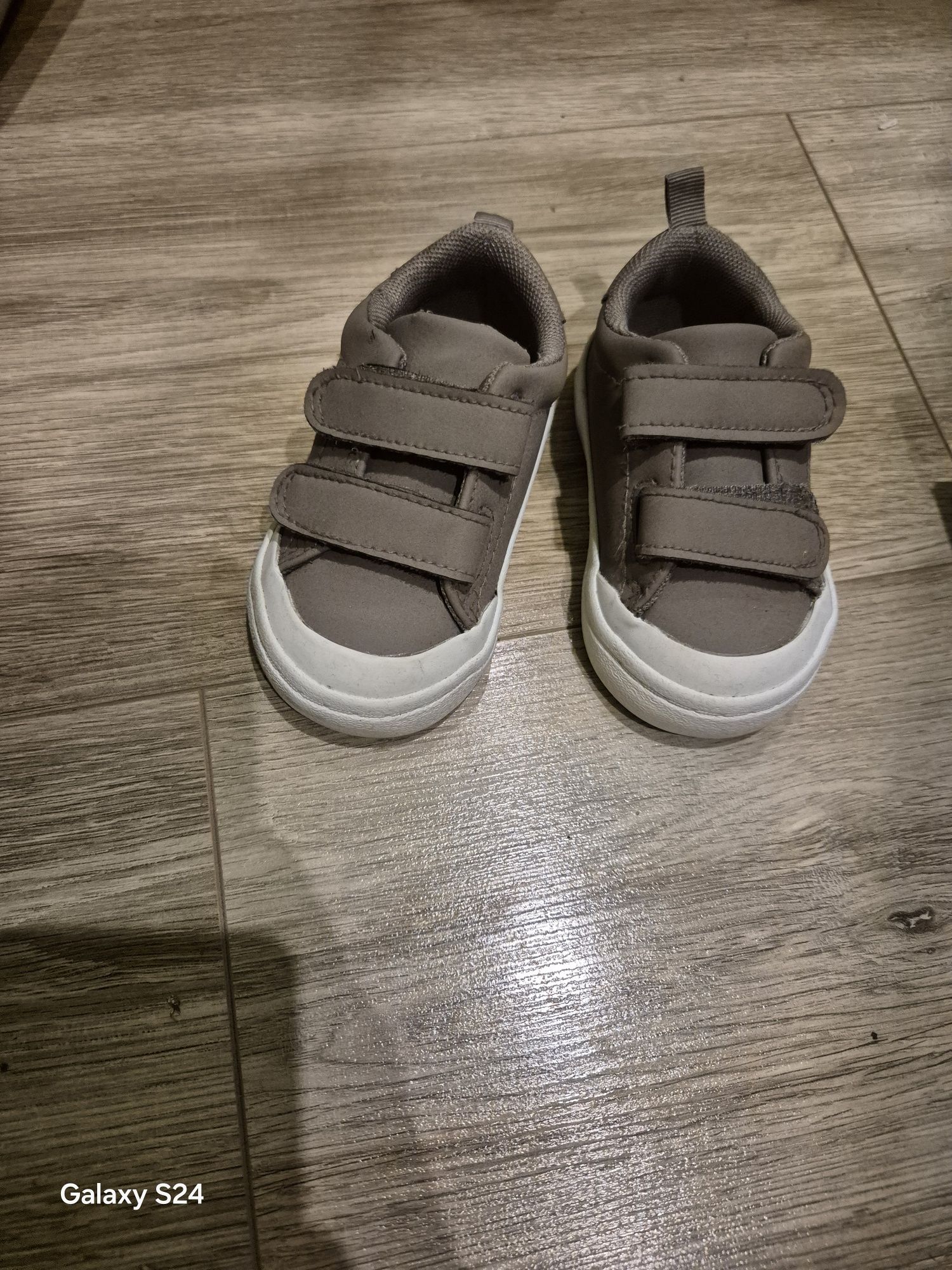 Buty trampki rozmiar 18/19