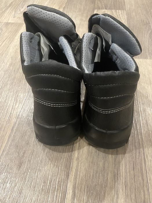 Рабочая спецовачная обувь 42р и 45р новые и теплые резиновые сапоги