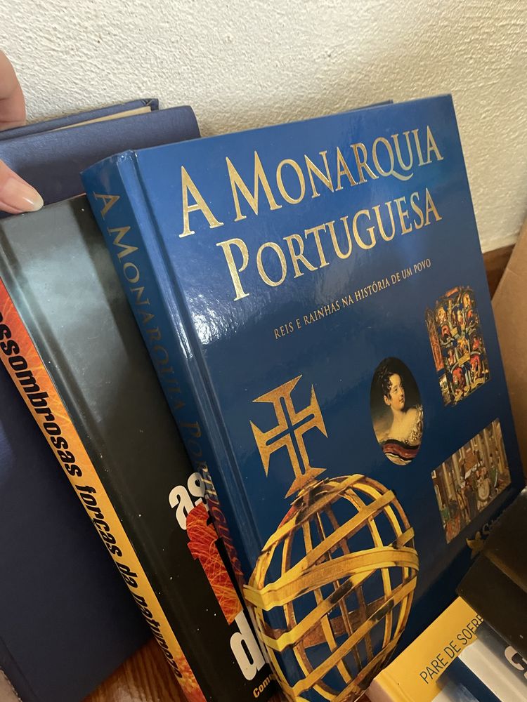 Livros de medicina alternativa, direito e afins