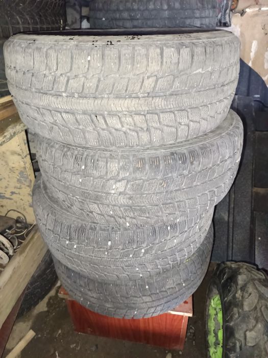 Зимня резина 215/60/16