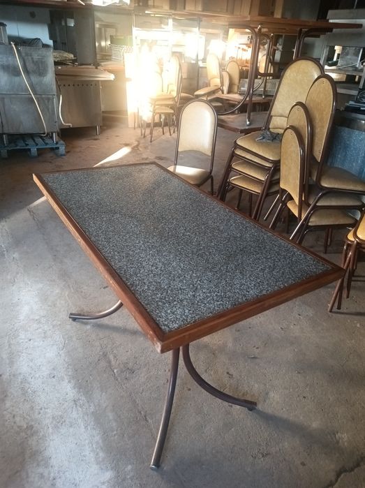 Mesas e cadeiras de restaurante