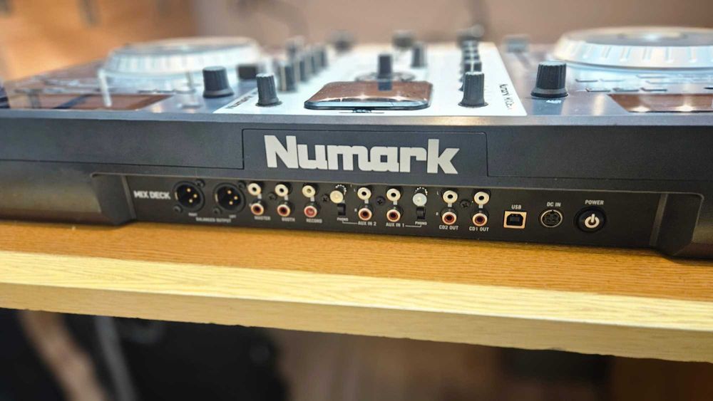 Zestaw DJ: Numark MixDeck + iPod Classic 80 GB – Gotowy do gry!