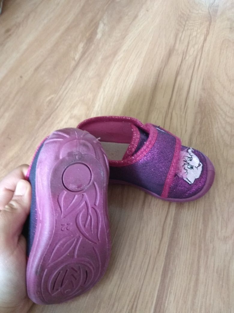 Kapcie rozmiar 22