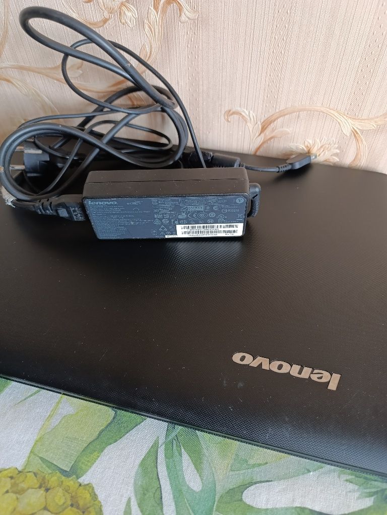17,3" Ігровий ноутбук Lenovo і3/8Gb/SSD480Gb/GF920M