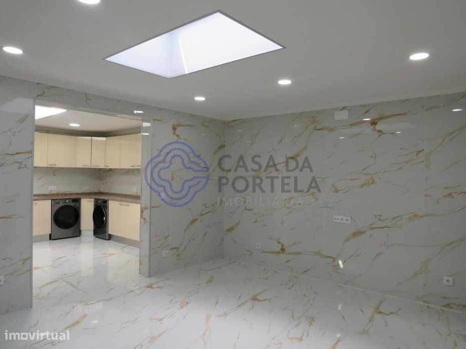 Moradia T4+1 com  suíte em São Roque  da Lameira  Porto Campanhâ