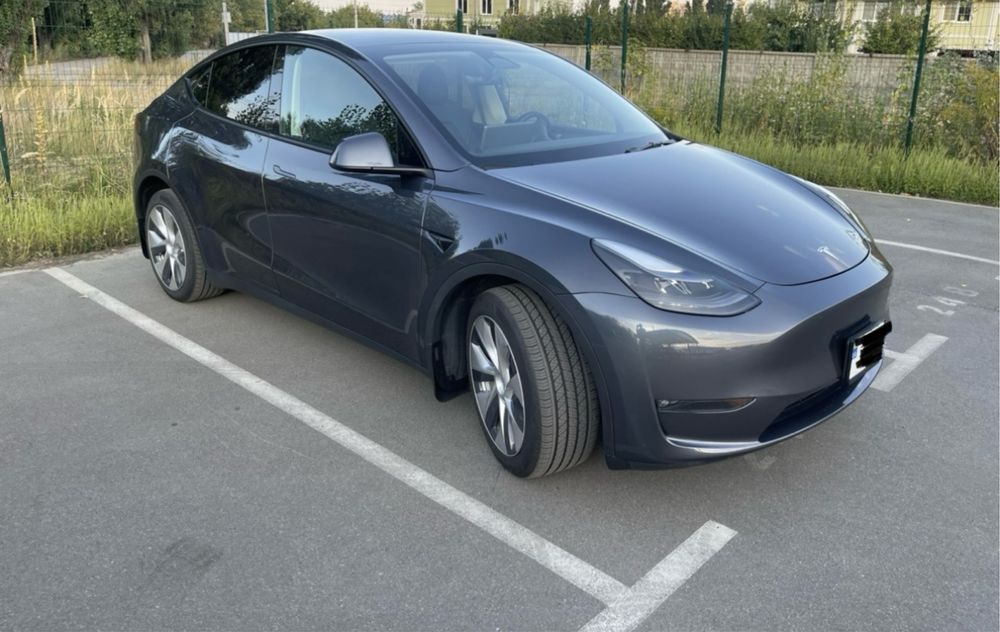 Tesla Y 7 місць  опюренда  для таксі 480 км