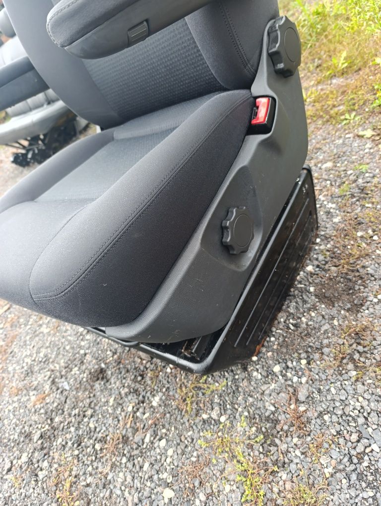 Fotel pasażera siedzenie pojedyncze z podłokietnikami VW t5 t6 czarny