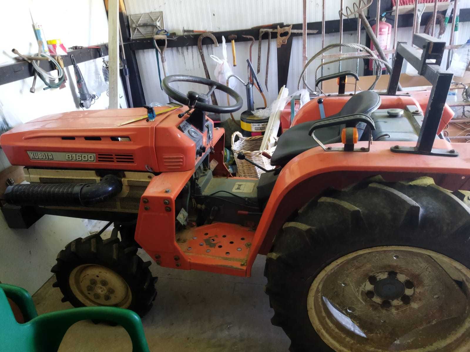 Vendo Trator KUBOTA B1600